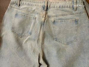 URBANIC YELLOW WASH DAMAGED JEANS with a freebie