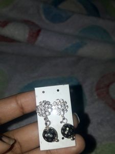 black golden studa for womenn with diamonds