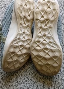 Shoe