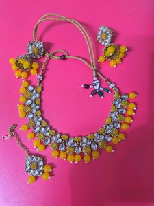 Yellow Kundan Jewelry Set