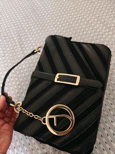 Price Drop!! Tresmode Black Handheld Bag.