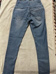 Like New High-Waisted Skinny Jeans with Frayed Hem