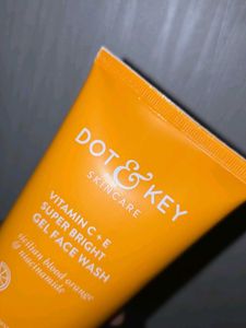Dot &amp; Key Face Wash