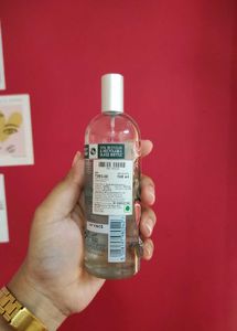 the body shop strawberry mist