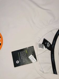 Nike T-shirt WITH FREE GIFT 🎁🎁💯