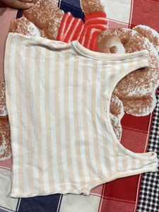 Guess. Medium Size.