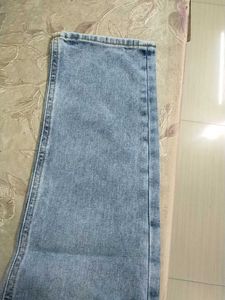 Light Wash Graphic Jeans