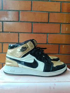 nike air jordan golden toe