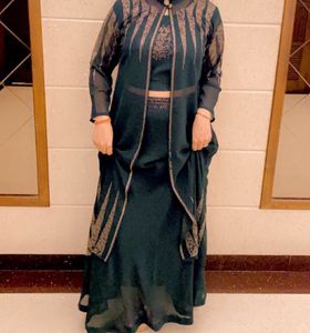 Beautiful Crop Top Shrug With Long Skirt 💚