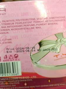 T.Y.A Fashion Make-Up Kit