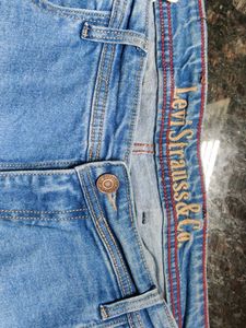 Blue Levi&#39;s Denim Jeans