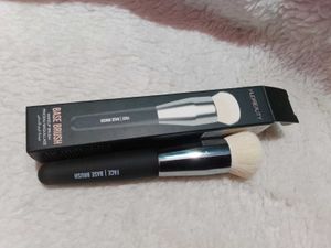 Huda Beauty Base Brush