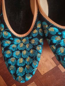 Rajasthani Floral Embroidered footwear