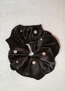 4 Black Scrunchies with Pearls