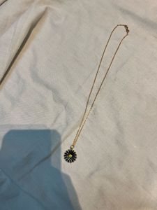Daisy Pendant Necklace