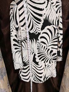 H&amp;M Black N White Printed Long Sleeve Dress