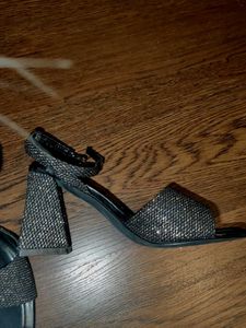 Londen Rag Embellished Block Heels
