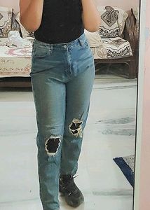 Distressed Slim Straight Fit Jeans