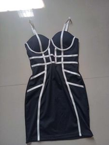 URBANIC BLACK AND WHITE BODYCON DRESS 🖤🤍