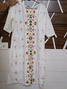 Elegant White Embroidered Kurta