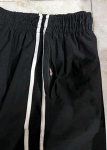 UNDER ARMOUR BLACK BOOTCUT TRACKPANTS