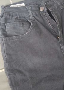 Chic Black Straight Leg Jeans