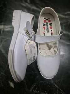 Brand New Senior Girl School Shoe In Size 6