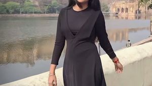 Black sleevless Vneck dress🖤