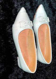 🌸Elegant White Pointed Toe Flats🌸