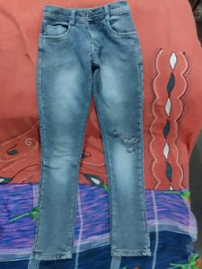 Ripped Stretch Jeans