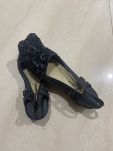 🖤😍Beautiful Black Rose Sandals 😍🖤
