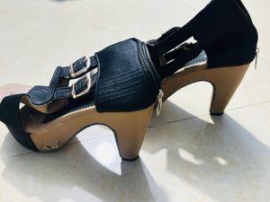Stunning Black 👠 Heels