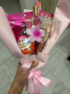 Cute accesories nd chocolate bouquet - Customized