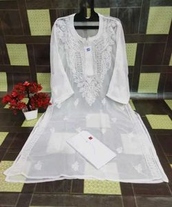 Elegant White Chikankari Kurti – Handcrafted Luckn