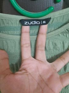 Green Textured Crop Top the size is medium