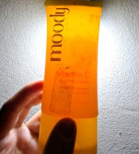 Moody vitamin c glow face mask