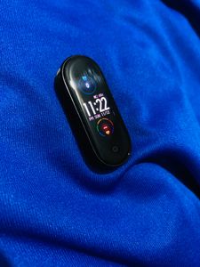 Mi Smart Band 5 , Upgraded To Apple Watch