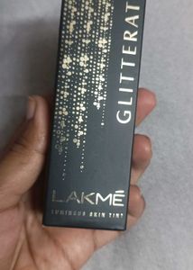 Lakme Glitterati Luminous Skin Tint