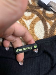 Chic Black Dress with Zipper Detail