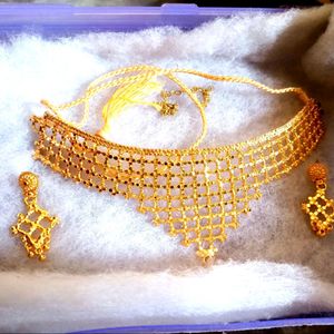 City Gold Choker Set With Earings