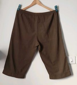 Floral Embroidered Capri Pants