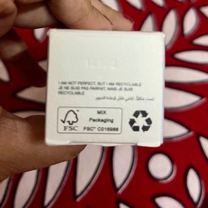 Huda Beauty: Glowish Skin Tint 02