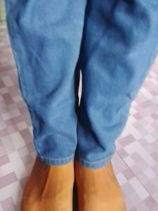 Classic Denim Jeans - Versatile Style