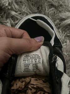 Vans Old Skool - Classic Black Sneakers