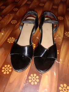 Chic Black Flats & Sandals