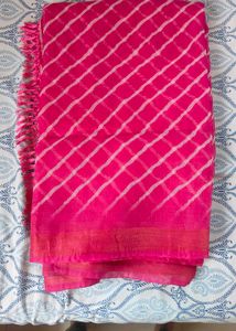 rose coloured lehriya saree with beautiful border