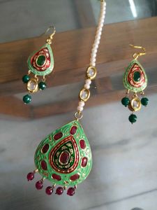Green & Red Kundan Maang tikka And Earrings Set