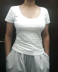 H&amp;M White Scoop Neck T-Shirt