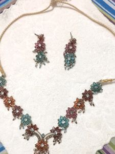 Multicoloured Neckpiece With Earrings