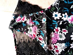 Shein Floral Lace Top..🎀